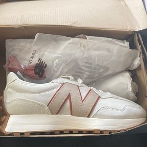 New balance x Bandier new in box 327 limited edition